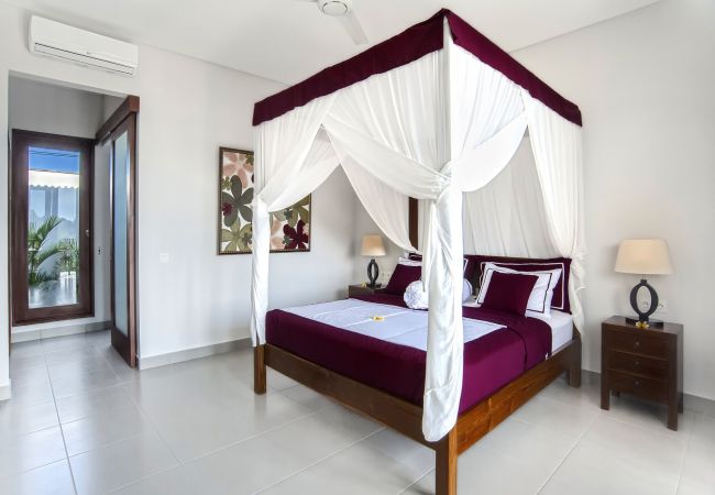 Villa à Canggu - Yenian- Maison de 5 chambres avec piscine à Bali