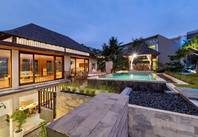 Villa à Seminyak - The chands three A- Maison de 3 chambres en première ligne avec vue imprenable sur la mer de Bali Villa à Seminyak - The chands three A- Maison de 3 chambres en première ligne avec vue imprenable sur la mer de Bali