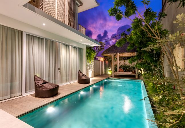 Villa à Seminyak - Swan 3- Villa 2 chambres avec piscine à Bali Villa à Seminyak - Swan 3- Villa 2 chambres avec piscine à Bali