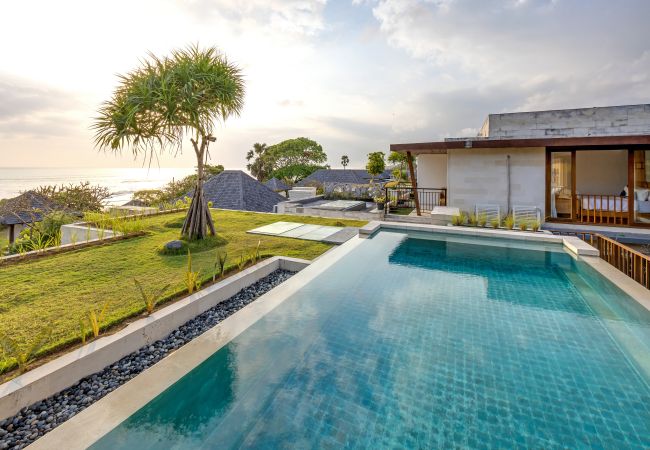 Villa à Seminyak - The chands three B- Maison de 3 chambres en première ligne avec vue imprenable sur la mer de Bali