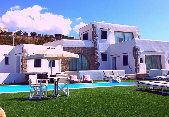 Villa à Paros -  Spectaculaire maison de 5 chambres près de la plage et avec de belles vues sur la mer  Villa à Paros -  Spectaculaire maison de 5 chambres près de la plage et avec de belles vues sur la mer