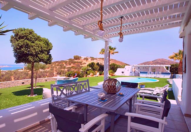 Villa à Paros -  Spectaculaire maison de 5 chambres près de la plage et avec de belles vues sur la mer  Villa à Paros -  Spectaculaire maison de 5 chambres près de la plage et avec de belles vues sur la mer