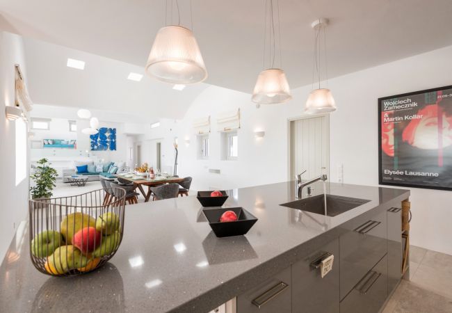 Villa à Paros -  Fantastique villa pour 8 personnes avec vue sur la mer et proche de la plage en Grèce Villa à Paros -  Fantastique villa pour 8 personnes avec vue sur la mer et proche de la plage en Grèce