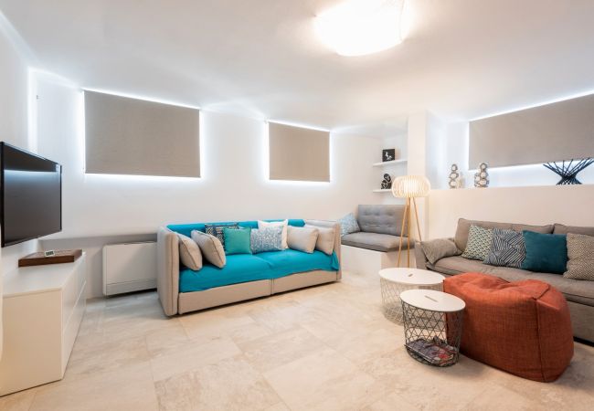 Villa à Paros -  Fantastique villa pour 8 personnes avec vue sur la mer et proche de la plage en Grèce Villa à Paros -  Fantastique villa pour 8 personnes avec vue sur la mer et proche de la plage en Grèce