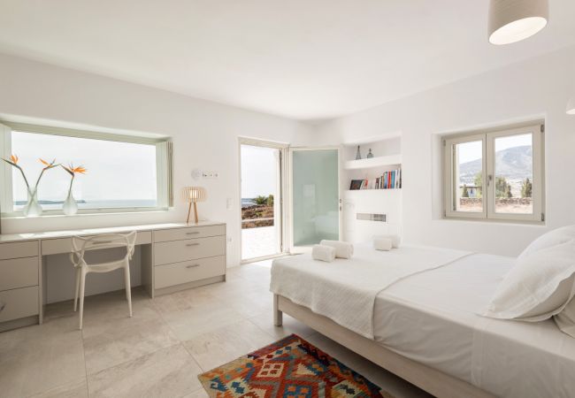 Villa à Paros -  Fantastique villa pour 8 personnes avec vue sur la mer et proche de la plage en Grèce Villa à Paros -  Fantastique villa pour 8 personnes avec vue sur la mer et proche de la plage en Grèce