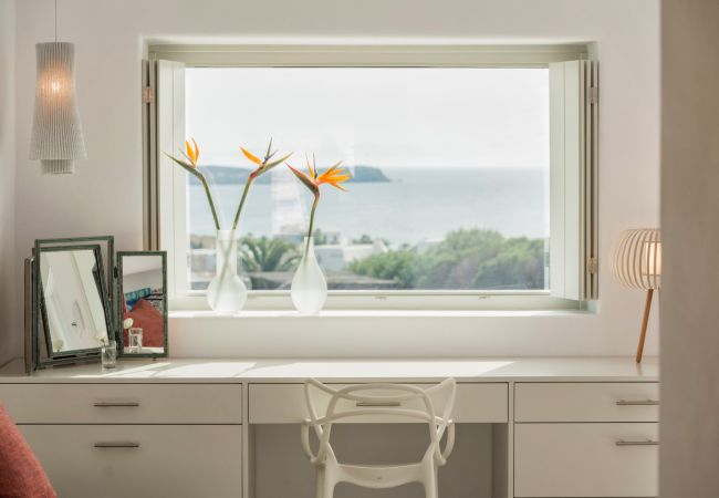 Villa à Paros -  Fantastique villa pour 8 personnes avec vue sur la mer et proche de la plage en Grèce Villa à Paros -  Fantastique villa pour 8 personnes avec vue sur la mer et proche de la plage en Grèce