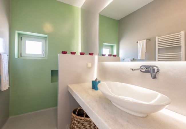 Villa à Paros -  Fantastique villa pour 8 personnes avec vue sur la mer et proche de la plage en Grèce Villa à Paros -  Fantastique villa pour 8 personnes avec vue sur la mer et proche de la plage en Grèce