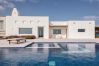 Villa à Paros -  Fantastique villa pour 8 personnes avec vue sur la mer et proche de la plage en Grèce Villa à Paros -  Fantastique villa pour 8 personnes avec vue sur la mer et proche de la plage en Grèce