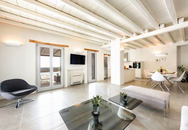 Villa à Paros -  Belle maison pour 10 personnes proche de la plage de Golden Beach avec belle vue mer Villa à Paros -  Belle maison pour 10 personnes proche de la plage de Golden Beach avec belle vue mer