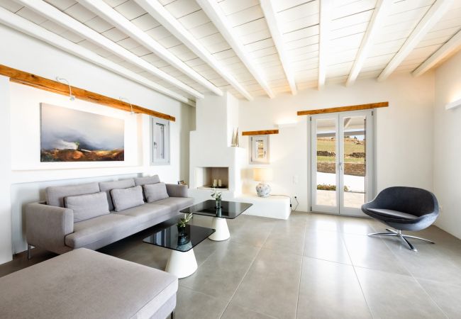 Villa à Paros -  Belle maison pour 10 personnes proche de la plage de Golden Beach avec belle vue mer Villa à Paros -  Belle maison pour 10 personnes proche de la plage de Golden Beach avec belle vue mer