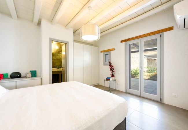 Villa à Paros -  Belle maison pour 10 personnes proche de la plage de Golden Beach avec belle vue mer Villa à Paros -  Belle maison pour 10 personnes proche de la plage de Golden Beach avec belle vue mer