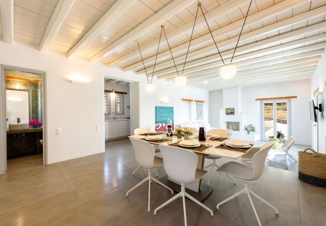 Villa à Paros - Belle maison pour 8 personnes proche de la plage de Golden Beach avec belle vue mer Villa à Paros - Belle maison pour 8 personnes proche de la plage de Golden Beach avec belle vue mer