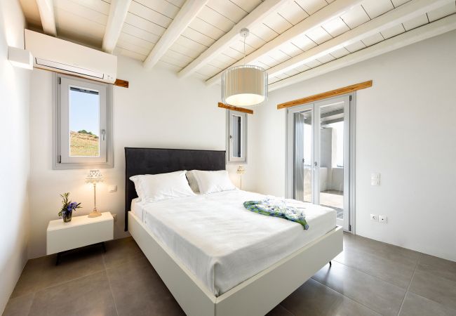 Villa à Paros - Belle maison pour 8 personnes proche de la plage de Golden Beach avec belle vue mer Villa à Paros - Belle maison pour 8 personnes proche de la plage de Golden Beach avec belle vue mer