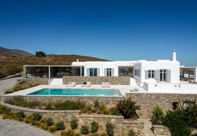 Villa à Paros - Maison spectaculaire pour 14 personnes avec de belles vues sur la mer près de Golden Beach Villa à Paros - Maison spectaculaire pour 14 personnes avec de belles vues sur la mer près de Golden Beach