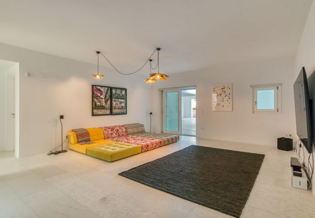 Villa à Paros - Maison spectaculaire pour 10 personnes avec vue imprenable sur la mer près de Golden Beach Villa à Paros - Maison spectaculaire pour 10 personnes avec vue imprenable sur la mer près de Golden Beach