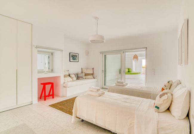 Villa à Paros - Maison spectaculaire pour 10 personnes avec vue imprenable sur la mer près de Golden Beach Villa à Paros - Maison spectaculaire pour 10 personnes avec vue imprenable sur la mer près de Golden Beach