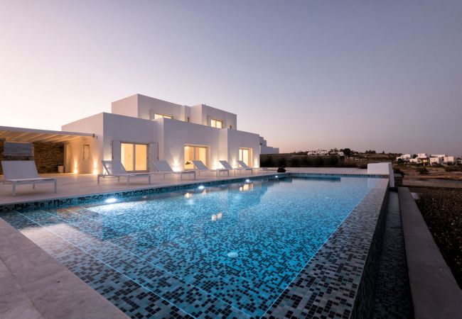 Villa à Paros - Maison spectaculaire pour 10 personnes avec vue imprenable sur la mer près de Golden Beach Villa à Paros - Maison spectaculaire pour 10 personnes avec vue imprenable sur la mer près de Golden Beach