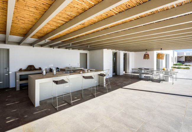 Villa à Paros - Elea - Magnifique maison avec piscine pour 10 personnes et vue mer à Golden Beach (Grèce) Villa à Paros - Elea - Magnifique maison avec piscine pour 10 personnes et vue mer à Golden Beach (Grèce)