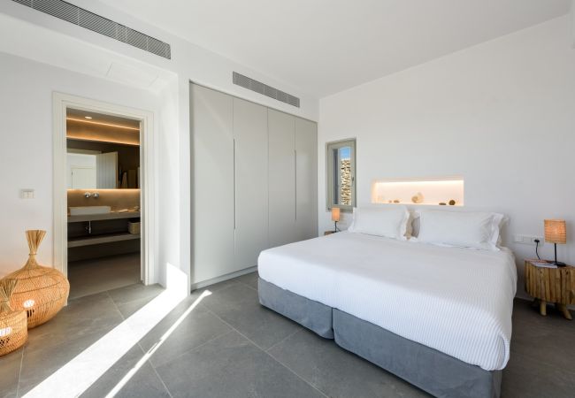 Villa à Paros - Elea - Magnifique maison avec piscine pour 10 personnes et vue mer à Golden Beach (Grèce) Villa à Paros - Elea - Magnifique maison avec piscine pour 10 personnes et vue mer à Golden Beach (Grèce)