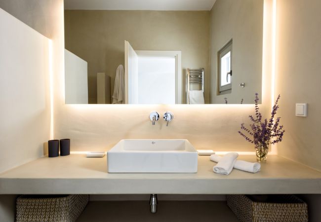 Villa à Paros - Elea - Magnifique maison avec piscine pour 10 personnes et vue mer à Golden Beach (Grèce) Villa à Paros - Elea - Magnifique maison avec piscine pour 10 personnes et vue mer à Golden Beach (Grèce)