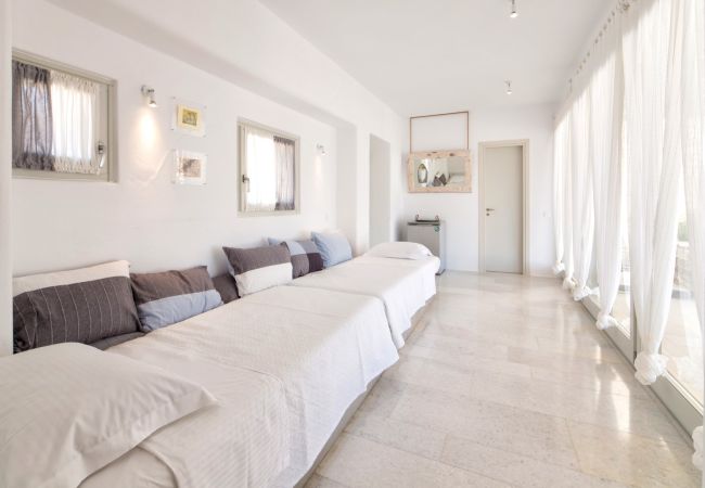 Villa à Paros - Eos - Villa pour 10 personnes proche de la plage de Golden Beach (Grèce) Villa à Paros - Eos - Villa pour 10 personnes proche de la plage de Golden Beach (Grèce)