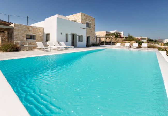 Villa à Paros - Eos - Villa pour 10 personnes proche de la plage de Golden Beach (Grèce) Villa à Paros - Eos - Villa pour 10 personnes proche de la plage de Golden Beach (Grèce)