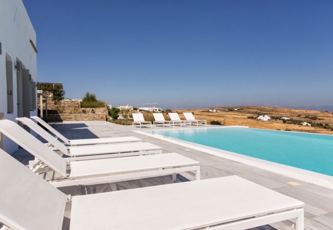 Villa à Paros - Eos - Villa pour 10 personnes proche de la plage de Golden Beach (Grèce) Villa à Paros - Eos - Villa pour 10 personnes proche de la plage de Golden Beach (Grèce)