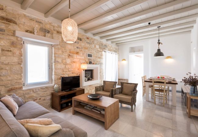 Villa à Paros - Eridan - Maison spectaculaire pour 8 avec piscine et belles vues sur la mer en Grèce Villa à Paros - Eridan - Maison spectaculaire pour 8 avec piscine et belles vues sur la mer en Grèce