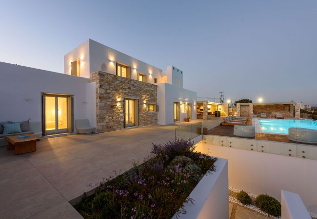 Villa à Paros - Lenora-Spectaculaire maison de 4 chambres avec de belles vues sur la mer près de Golden Beach (Grèce) Villa à Paros - Lenora-Spectaculaire maison de 4 chambres avec de belles vues sur la mer près de Golden Beach (Grèce)
