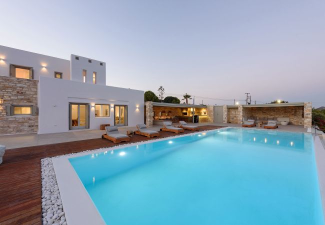 Villa à Paros - Lenora-Spectaculaire maison de 4 chambres avec de belles vues sur la mer près de Golden Beach (Grèce) Villa à Paros - Lenora-Spectaculaire maison de 4 chambres avec de belles vues sur la mer près de Golden Beach (Grèce)