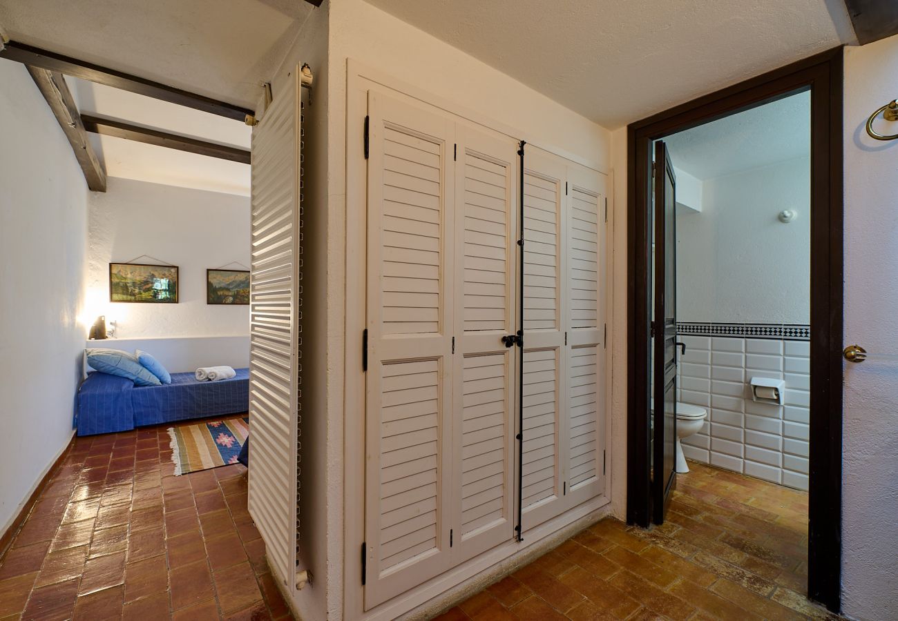 Villa à Mont-ras - 1 Mas Pagès, maison rurale pour 9 personnes avec jardin et piscine privée