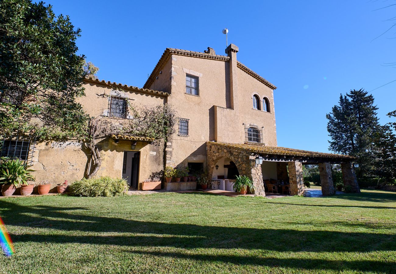 Villa à Mont-ras - 1 Mas Pagès, maison rurale pour 9 personnes avec jardin et piscine privée