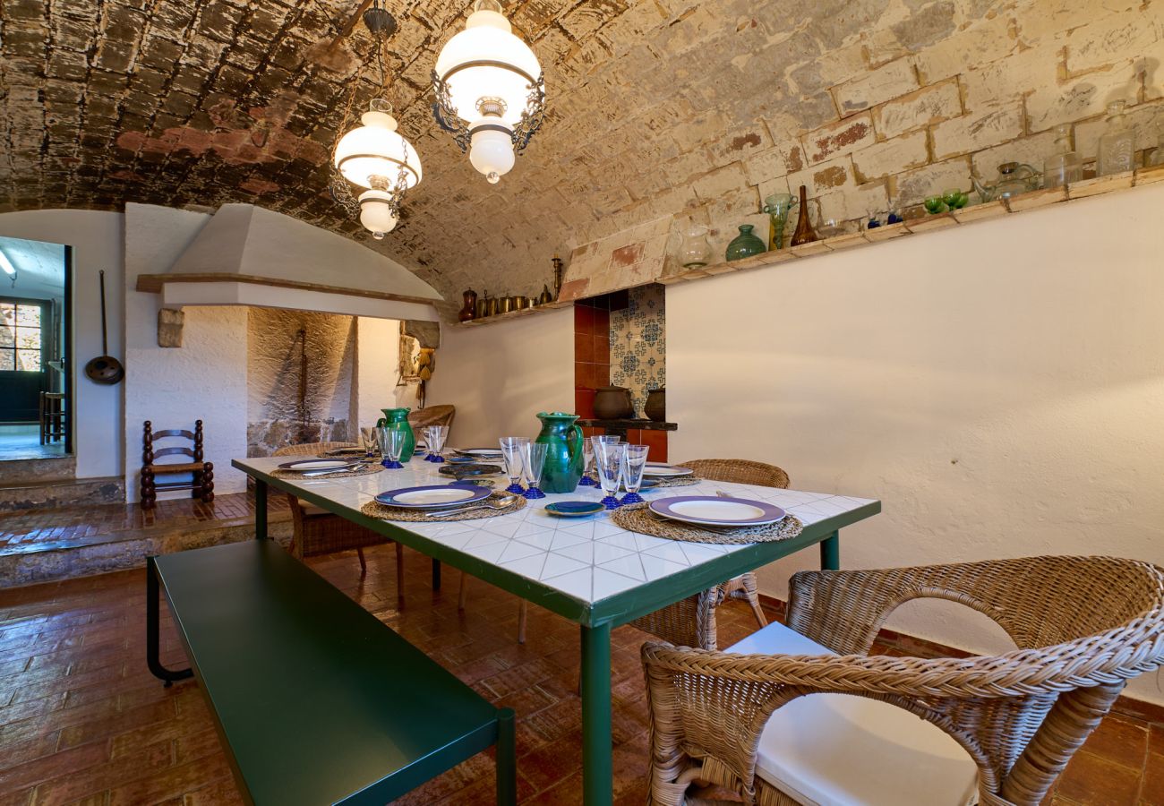 Villa à Mont-ras - 1 Mas Pagès, maison rurale pour 9 personnes avec jardin et piscine privée