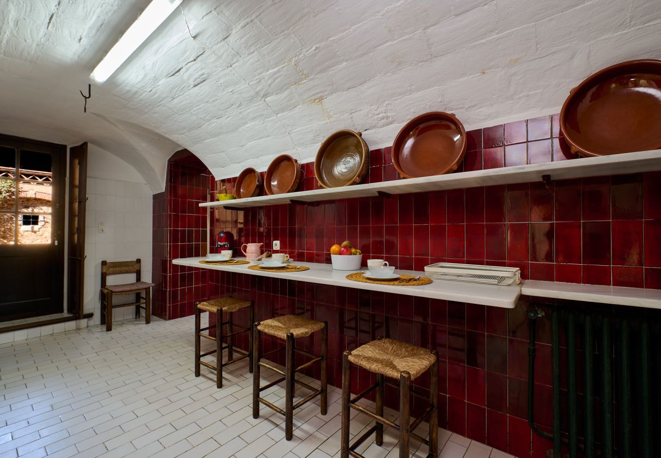 Villa à Mont-ras - 1 Mas Pagès, maison rurale pour 9 personnes avec jardin et piscine privée