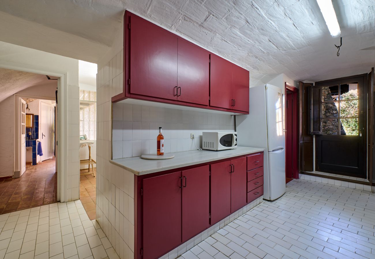 Villa à Mont-ras - 1 Mas Pagès, maison rurale pour 9 personnes avec jardin et piscine privée