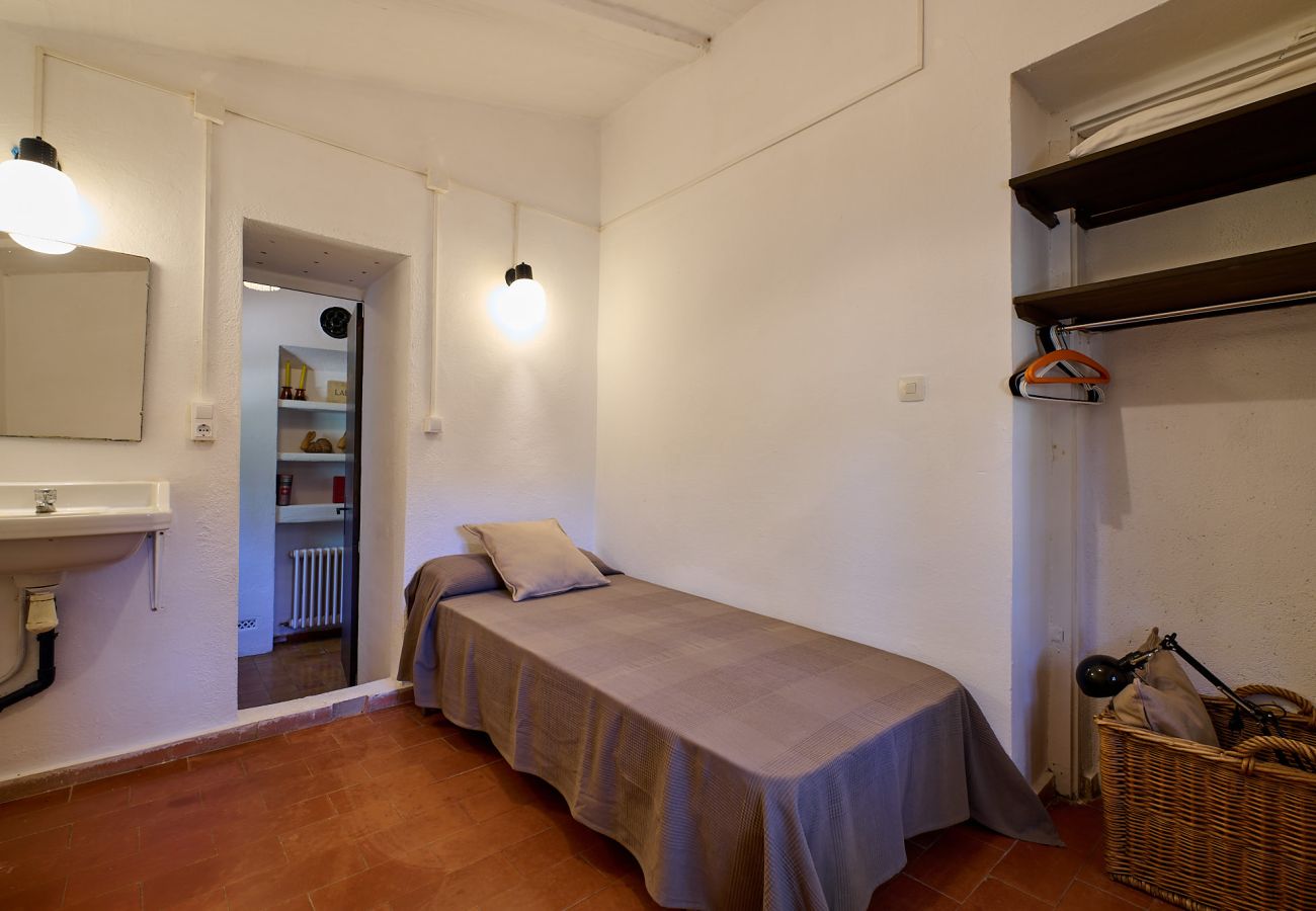 Villa à Mont-ras - 1 Mas Pagès, maison rurale pour 9 personnes avec jardin et piscine privée