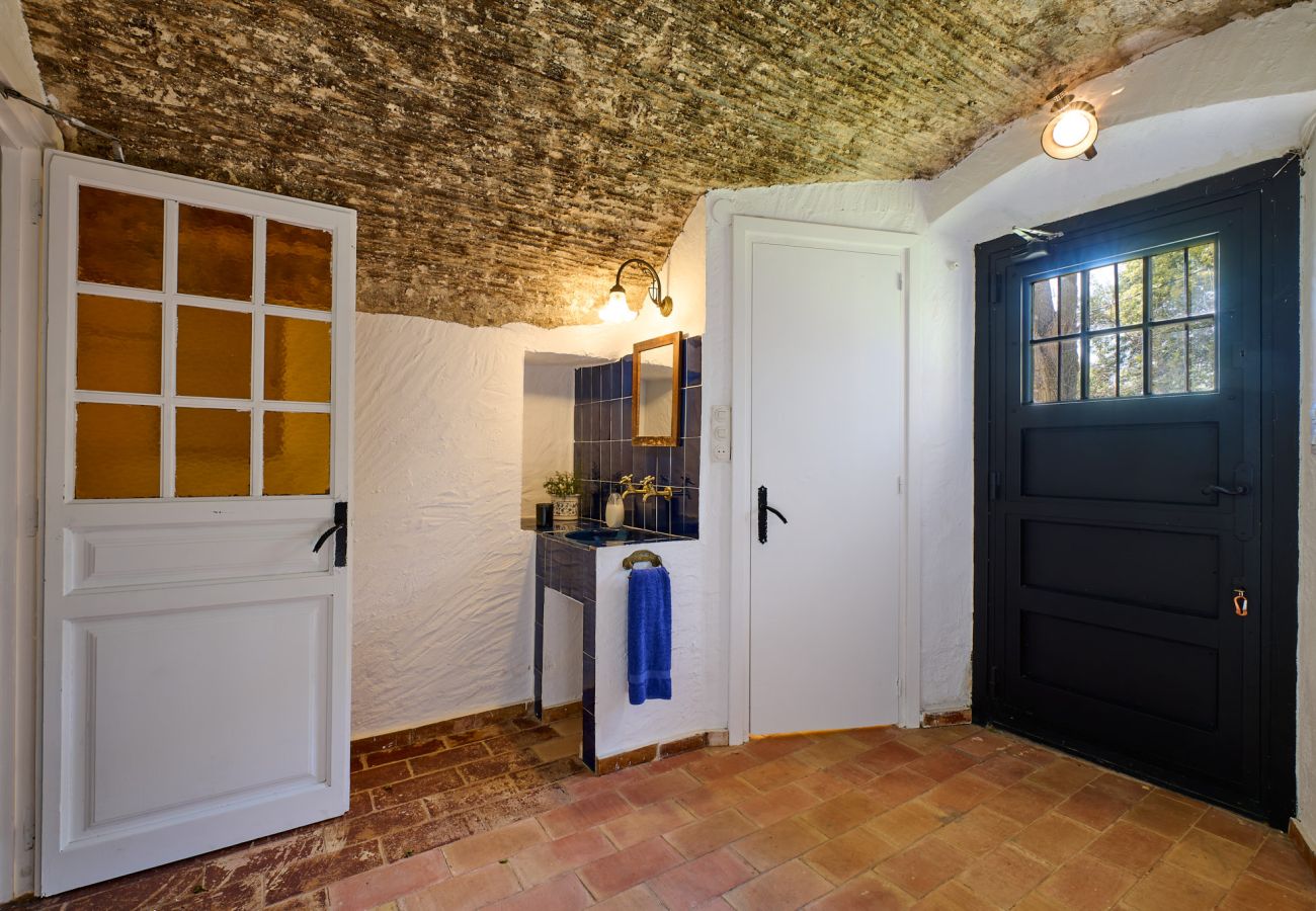 Villa à Mont-ras - 1 Mas Pagès, maison rurale pour 9 personnes avec jardin et piscine privée